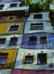 Hundertwasser Friedensreich; Hundertwasser-Krawina-Haus Wien, Fassade