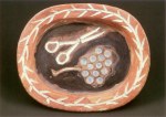 Picasso Pablo; Wandteller mit Weintraube und Schere , 1949